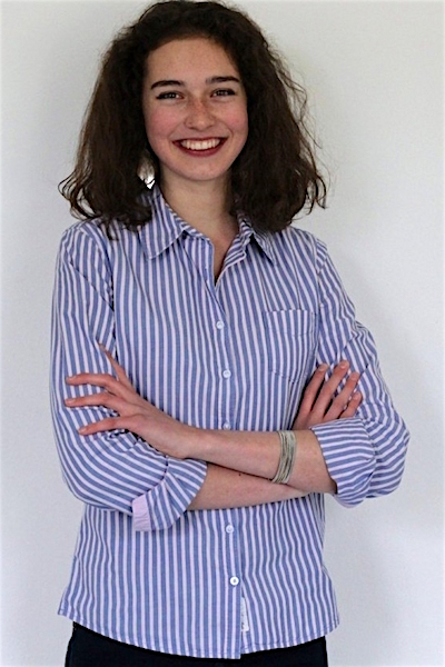 Hostess mit weiß blauer Bluse